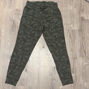 Lululemon camo ready to rulu joggers